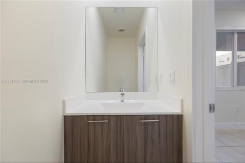 Снять в аренду кондоминиум в Дорал, Флорида 3 спальни, 122.82м2, № 1991022 - фото 22