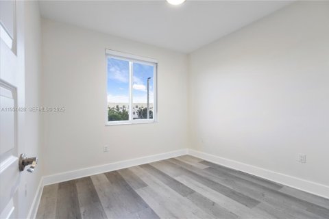 Снять в аренду кондоминиум в Дорал, Флорида 3 спальни, 122.82м2, № 1991022 - фото 11