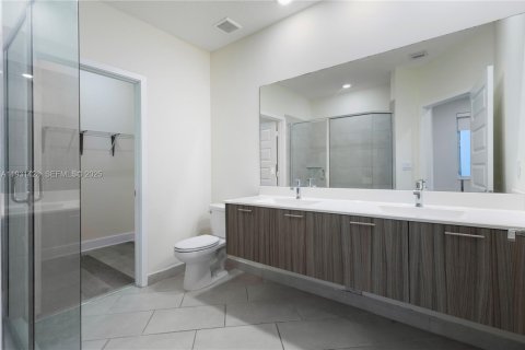 Снять в аренду кондоминиум в Дорал, Флорида 3 спальни, 122.82м2, № 1991022 - фото 17