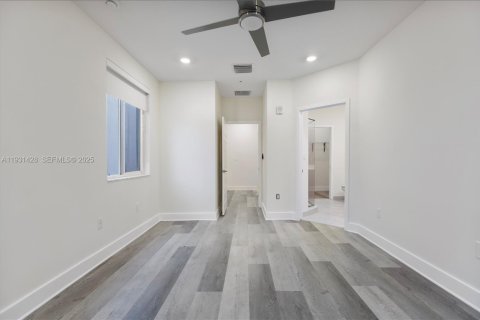 Снять в аренду кондоминиум в Дорал, Флорида 3 спальни, 122.82м2, № 1991022 - фото 19