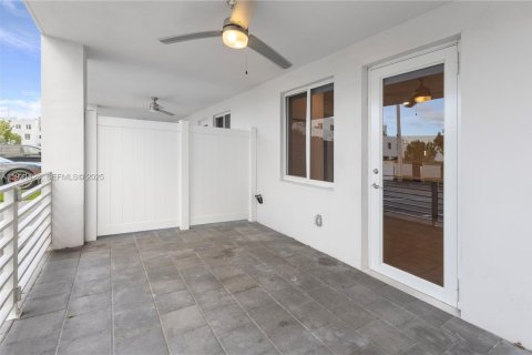 Снять в аренду кондоминиум в Дорал, Флорида 3 спальни, 122.82м2, № 1991022 - фото 25