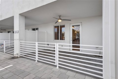 Снять в аренду кондоминиум в Дорал, Флорида 3 спальни, 122.82м2, № 1991022 - фото 23