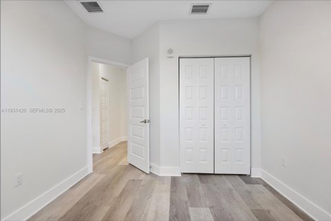 Снять в аренду кондоминиум в Дорал, Флорида 3 спальни, 122.82м2, № 1991022 - фото 13