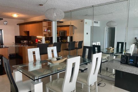 Apartamento en alquiler en Miami Beach, Florida, 2 dormitorios, 91.04 m2 № 1985153 - foto 18