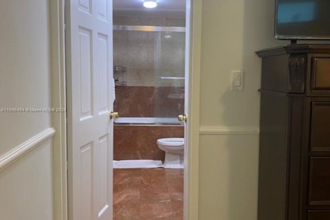 Apartamento en alquiler en Miami Beach, Florida, 2 dormitorios, 91.04 m2 № 1985153 - foto 30