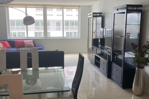 Apartamento en alquiler en Miami Beach, Florida, 2 dormitorios, 91.04 m2 № 1985153 - foto 13