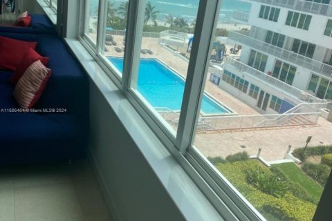 Apartamento en alquiler en Miami Beach, Florida, 2 dormitorios, 91.04 m2 № 1985153 - foto 2