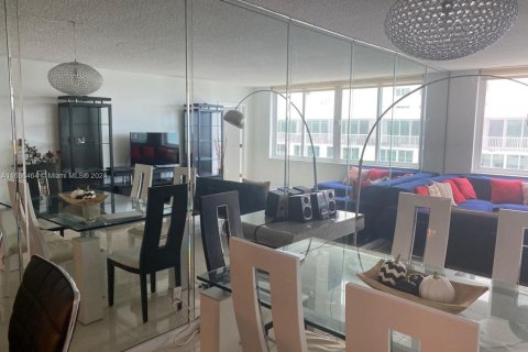 Apartamento en alquiler en Miami Beach, Florida, 2 dormitorios, 91.04 m2 № 1985153 - foto 16