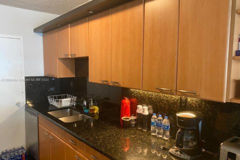 Apartamento en alquiler en Miami Beach, Florida, 2 dormitorios, 91.04 m2 № 1985153 - foto 25