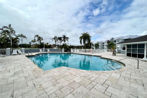 Appartement à louer à Cutler Bay, Floride: 2 chambres, 103.4 m2 № 1920505 - photo 16