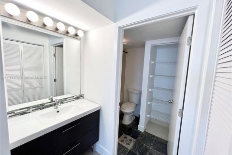 Appartement à louer à Cutler Bay, Floride: 2 chambres, 103.4 m2 № 1920505 - photo 13