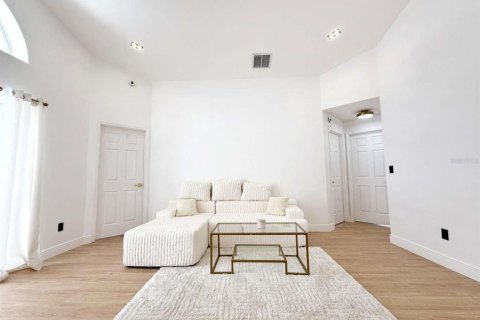 House in Davenport, Florida 4 bedrooms, 156.82 sq.m. № 1808722 - photo 4