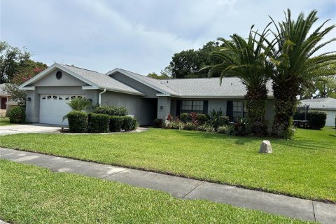 House in Hudson, Florida 3 bedrooms, 155.33 sq.m. № 1759231 - photo 1
