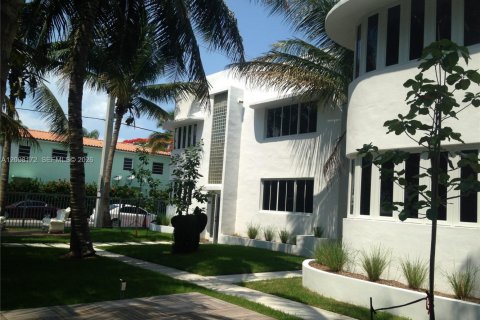 Copropriété à louer à Miami Beach, Floride: 1 chambre, 48.4 m2 № 2397642 - photo 11