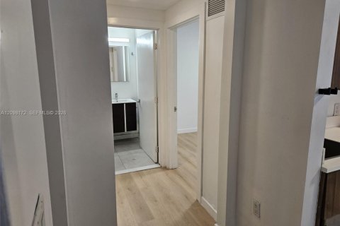 Copropriété à louer à Miami Beach, Floride: 1 chambre, 48.4 m2 № 2397642 - photo 7