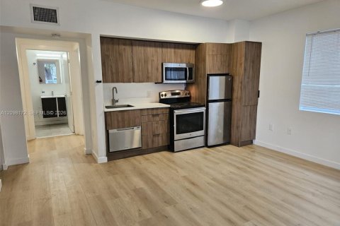 Copropriété à louer à Miami Beach, Floride: 1 chambre, 48.4 m2 № 2397642 - photo 2