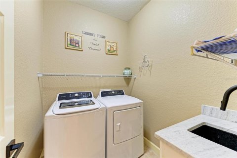 House in Bradenton, Florida 4 bedrooms, 303.79 sq.m. № 1886507 - photo 22