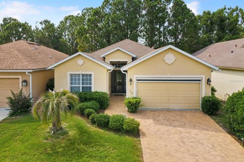 House in Weeki Wachee, Florida 3 bedrooms, 158.21 sq.m. № 1677747 - photo 1