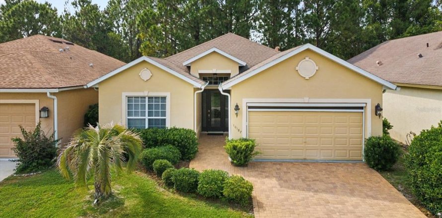 House in Weeki Wachee, Florida 3 bedrooms, 158.21 sq.m. № 1677747