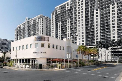 Propiedad comercial en venta en Miami Beach, Florida № 1882272 - foto 12