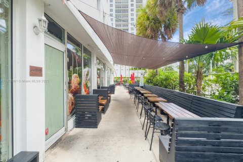 Propiedad comercial en venta en Miami Beach, Florida № 1882272 - foto 9