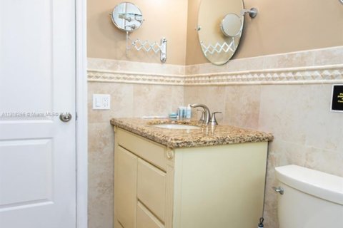 Villa ou maison à louer à Hollywood, Floride: 5 chambres, 197.88 m2 № 1979682 - photo 11