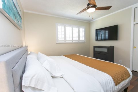 Villa ou maison à louer à Hollywood, Floride: 5 chambres, 197.88 m2 № 1979682 - photo 12