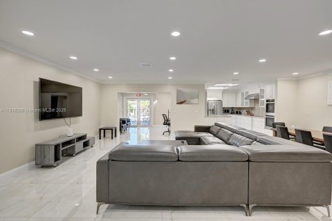 Villa ou maison à louer à Hollywood, Floride: 5 chambres, 197.88 m2 № 1979682 - photo 19