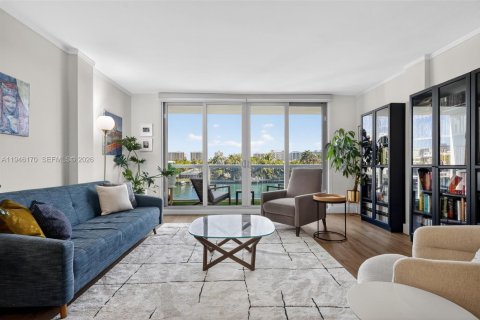 Copropriété à vendre à Bay Harbor Islands, Floride: 2 chambres, 129.88 m2 № 2002370 - photo 8