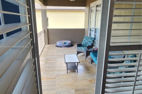 Casa en venta en Miami, Florida, 5 dormitorios, 270.9 m2 № 1814382 - foto 23