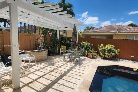 Casa en venta en Miami, Florida, 5 dormitorios, 270.9 m2 № 1814382 - foto 28