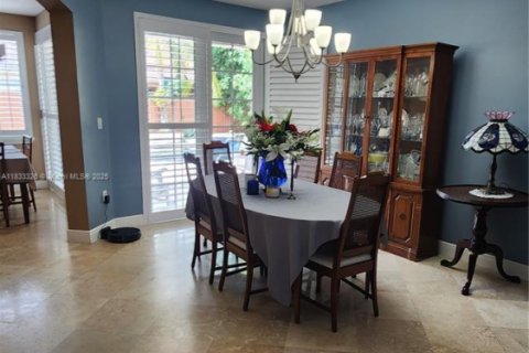 Casa en venta en Miami, Florida, 5 dormitorios, 270.9 m2 № 1814382 - foto 7
