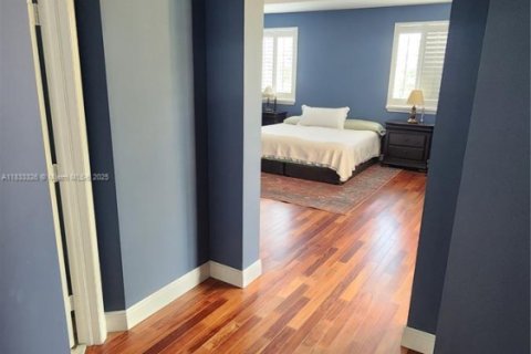 Casa en venta en Miami, Florida, 5 dormitorios, 270.9 m2 № 1814382 - foto 17
