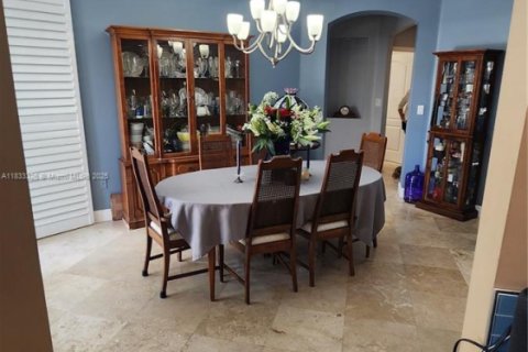 Casa en venta en Miami, Florida, 5 dormitorios, 270.9 m2 № 1814382 - foto 9
