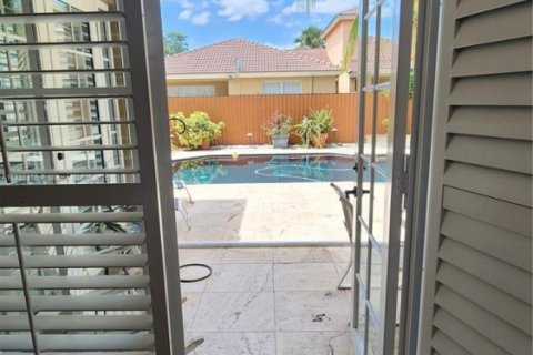 Casa en venta en Miami, Florida, 5 dormitorios, 270.9 m2 № 1814382 - foto 22