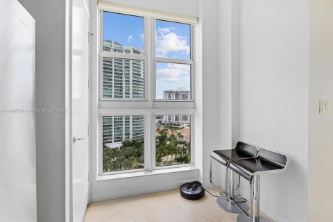 Condo in Aventura, Florida, 2 bedrooms  № 2015236 - photo 28