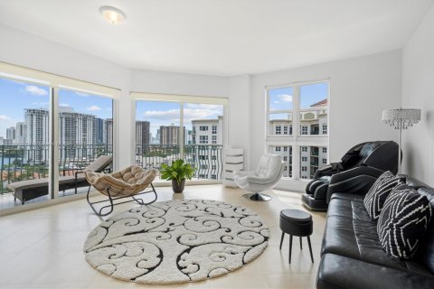 Condo in Aventura, Florida, 2 bedrooms  № 2015236 - photo 18