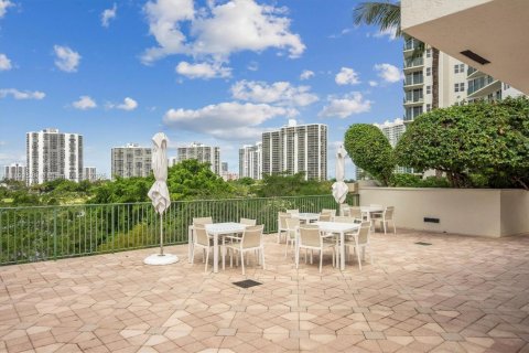 Condo in Aventura, Florida, 2 bedrooms  № 2015236 - photo 14