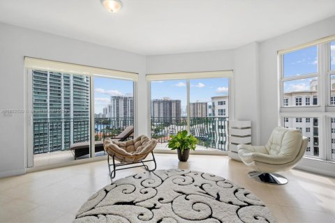 Condo in Aventura, Florida, 2 bedrooms  № 2015236 - photo 19