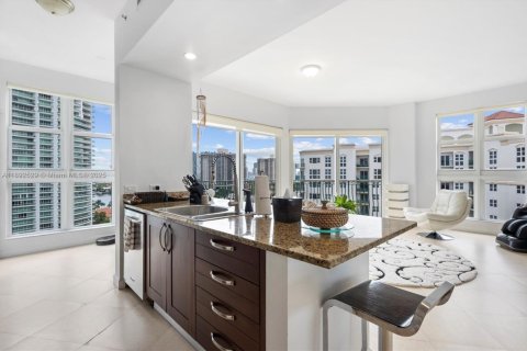 Condo in Aventura, Florida, 2 bedrooms  № 2015236 - photo 24