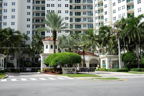 Condo in Aventura, Florida, 2 bedrooms  № 2015236 - photo 3