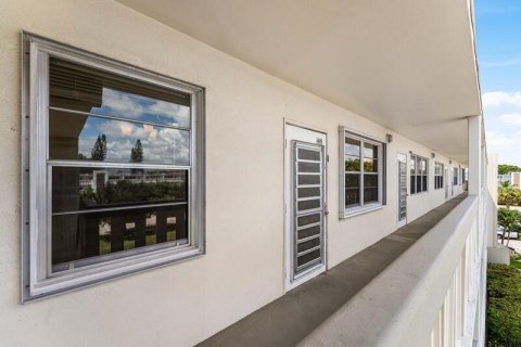 Condo in Deerfield Beach, Florida, 2 bedrooms № 2191279 - photo 2