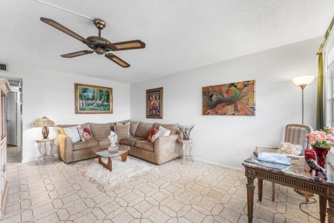 Condo in Deerfield Beach, Florida, 2 bedrooms № 2191279 - photo 8