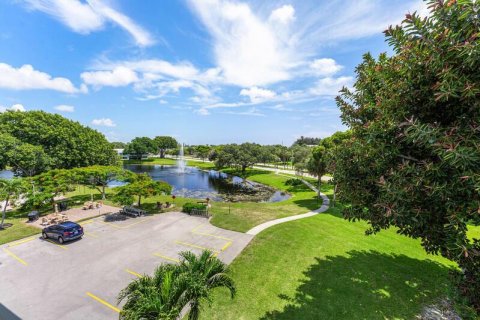 Condo in Deerfield Beach, Florida, 2 bedrooms № 2191279 - photo 17