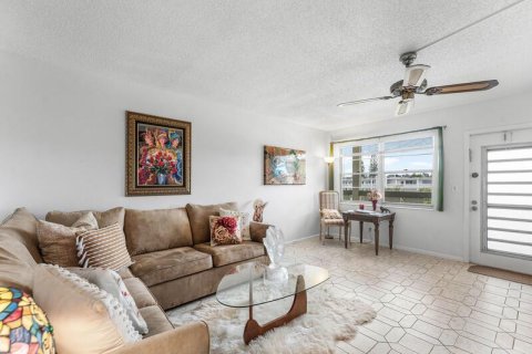 Condo in Deerfield Beach, Florida, 2 bedrooms № 2191279 - photo 9