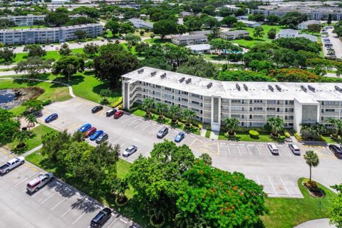 Condo in Deerfield Beach, Florida, 2 bedrooms № 2191279 - photo 21