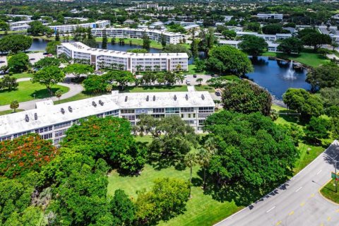 Condo in Deerfield Beach, Florida, 2 bedrooms № 2191279 - photo 23