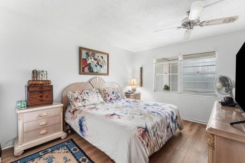 Condo in Deerfield Beach, Florida, 2 bedrooms № 2191279 - photo 10
