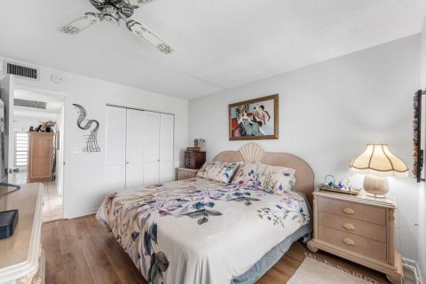 Condo in Deerfield Beach, Florida, 2 bedrooms № 2191279 - photo 11