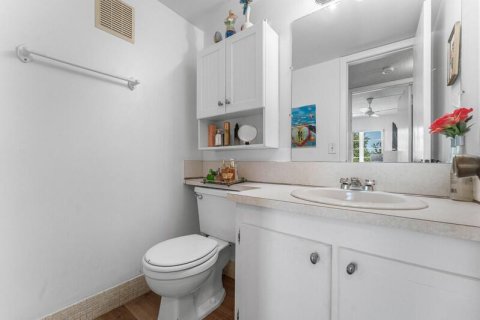 Condo in Deerfield Beach, Florida, 2 bedrooms № 2191279 - photo 14